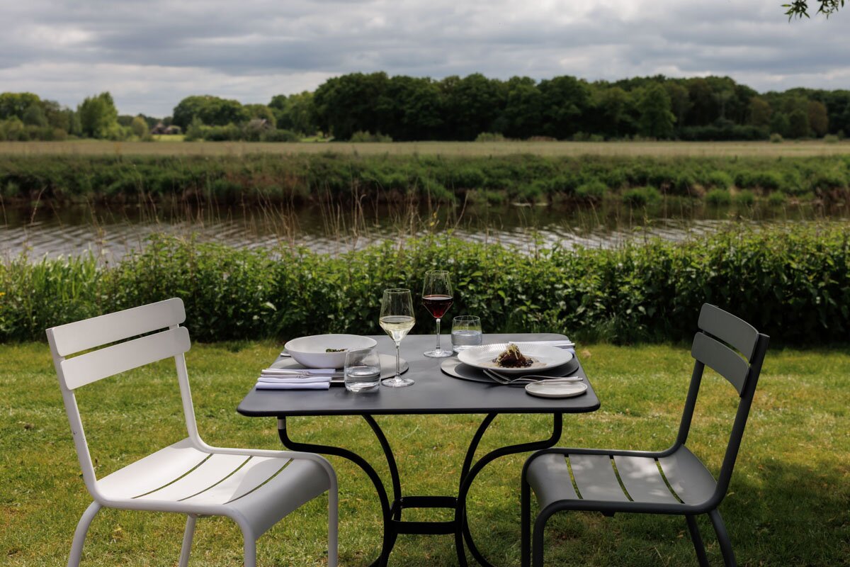 Een lunch aan het water.