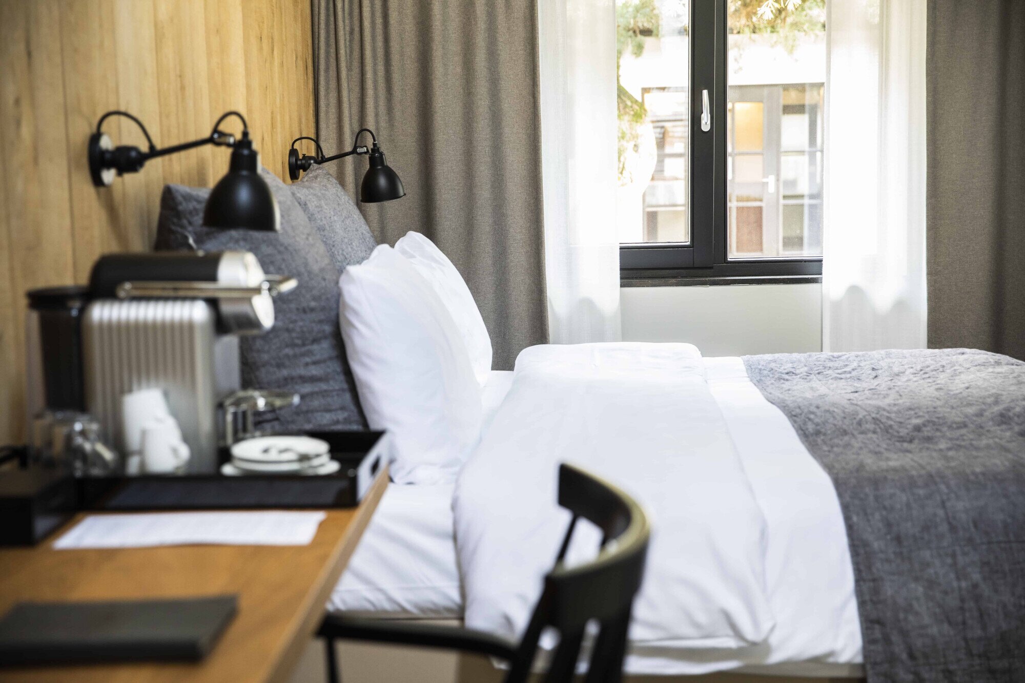Bureau met bed in Suite.