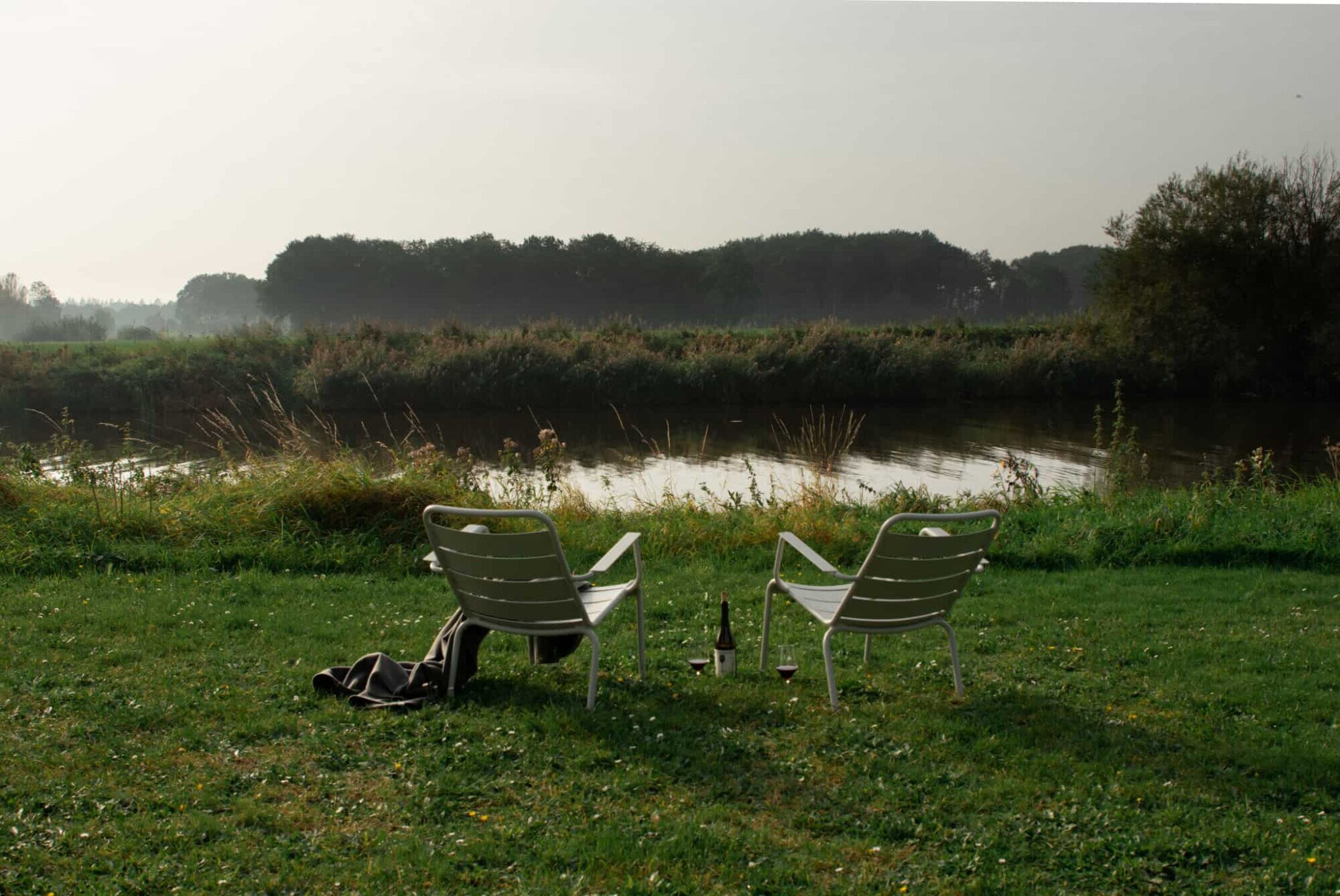 Relax stoelen aan de Vecht.