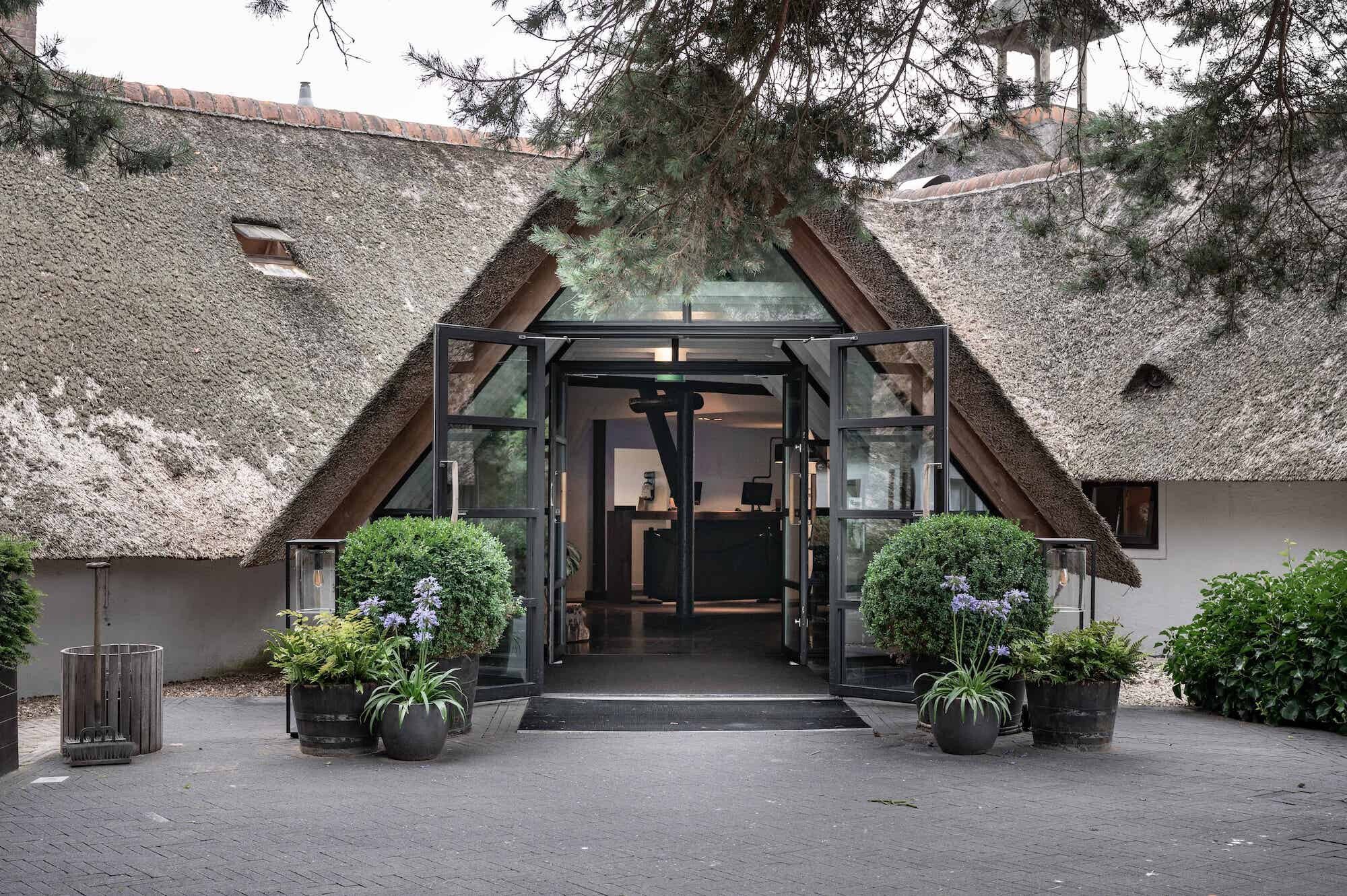 Entree hotel Mooirivier in Dalfsen.