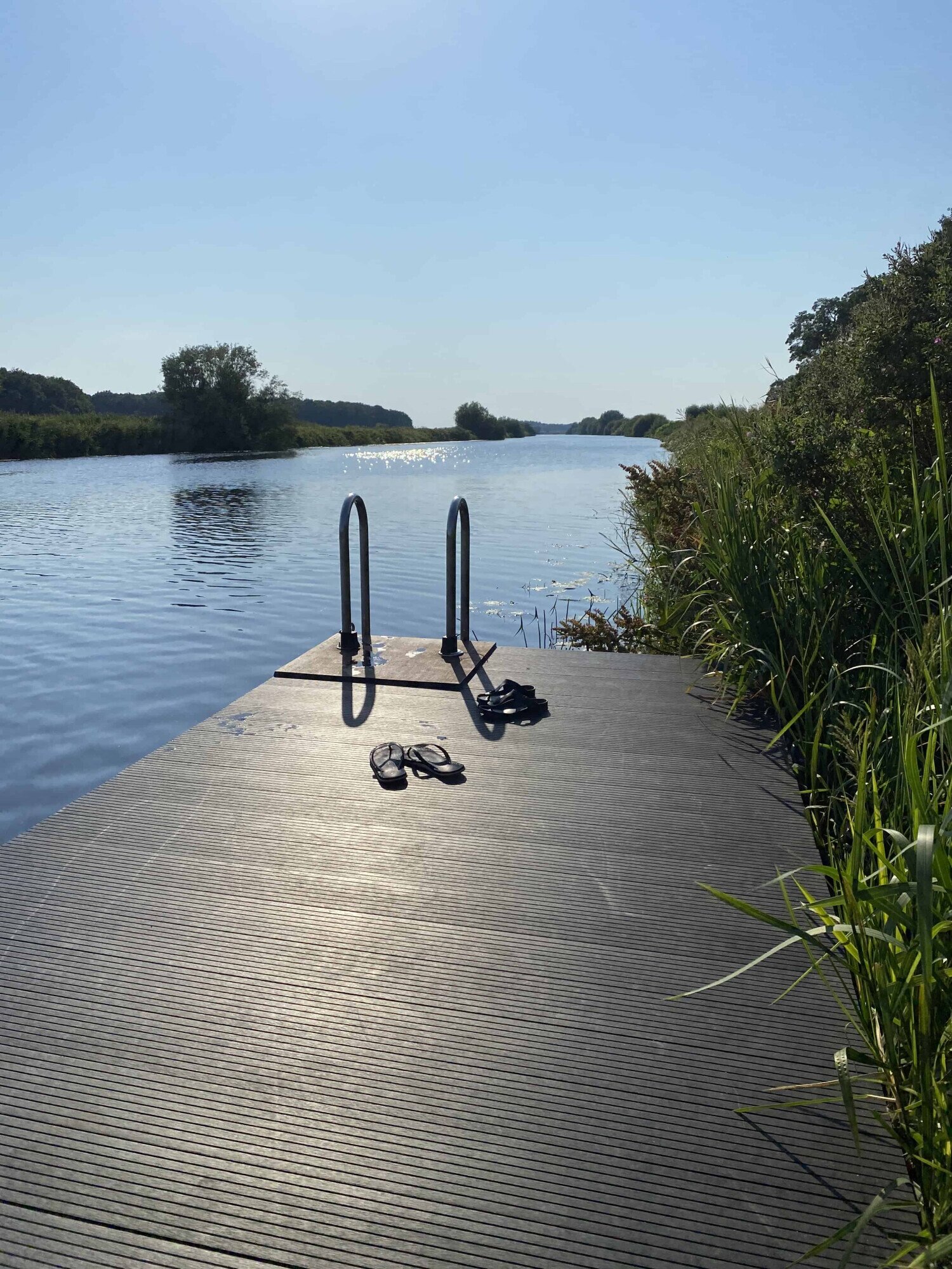 Zwemmen vanaf de zwemsteiger in de Vecht.