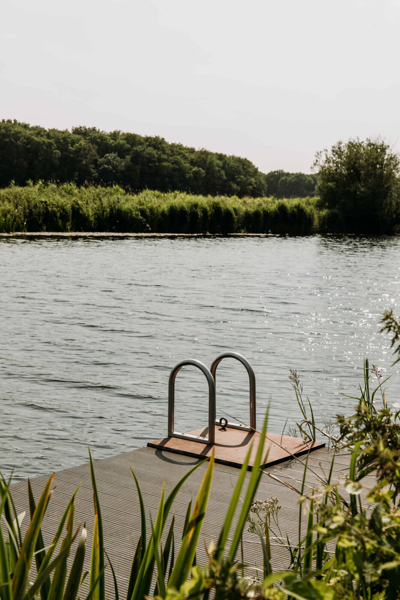 De zwemsteiger in de rivier de Vecht.