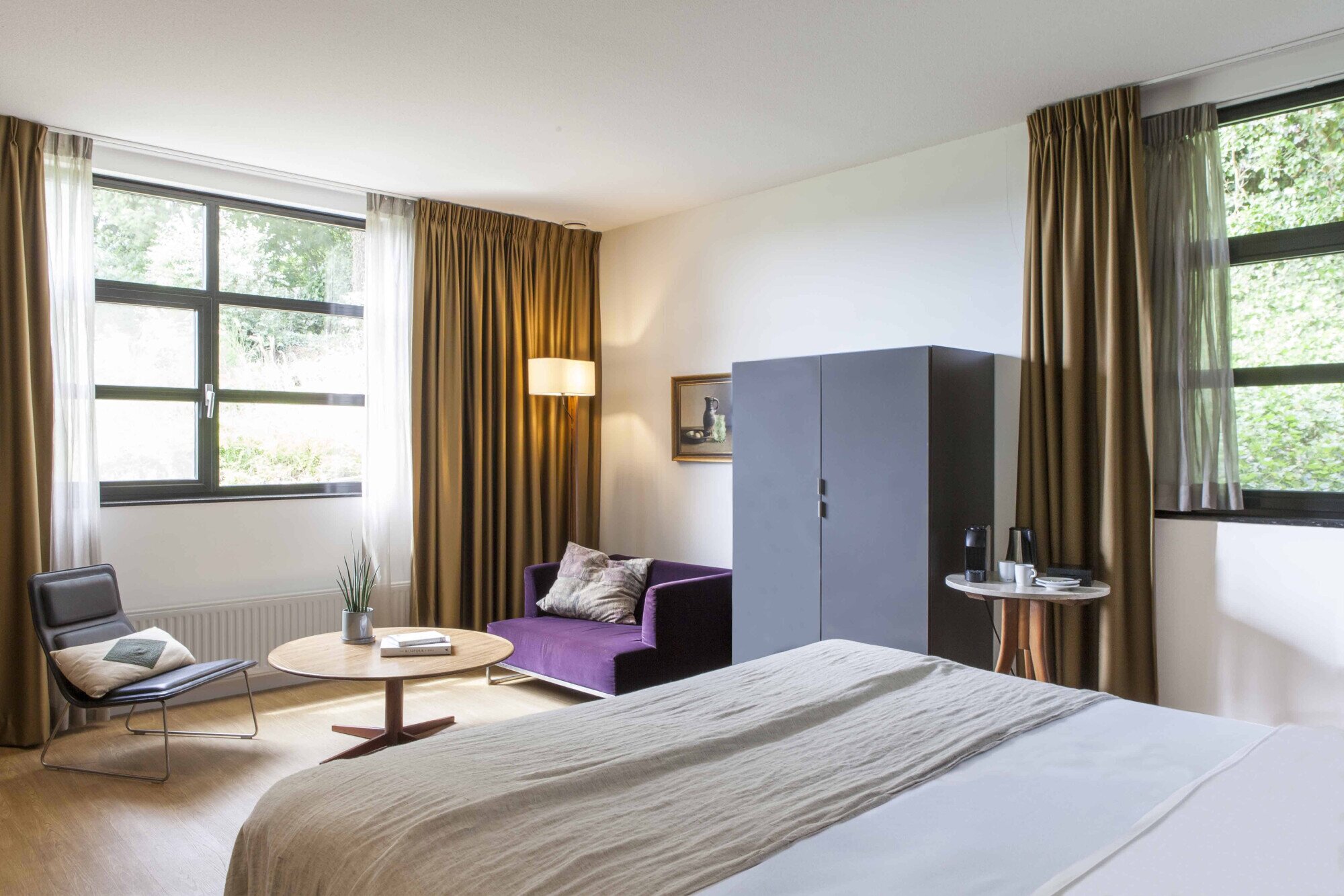 Bed met bank in Suite Riverview.