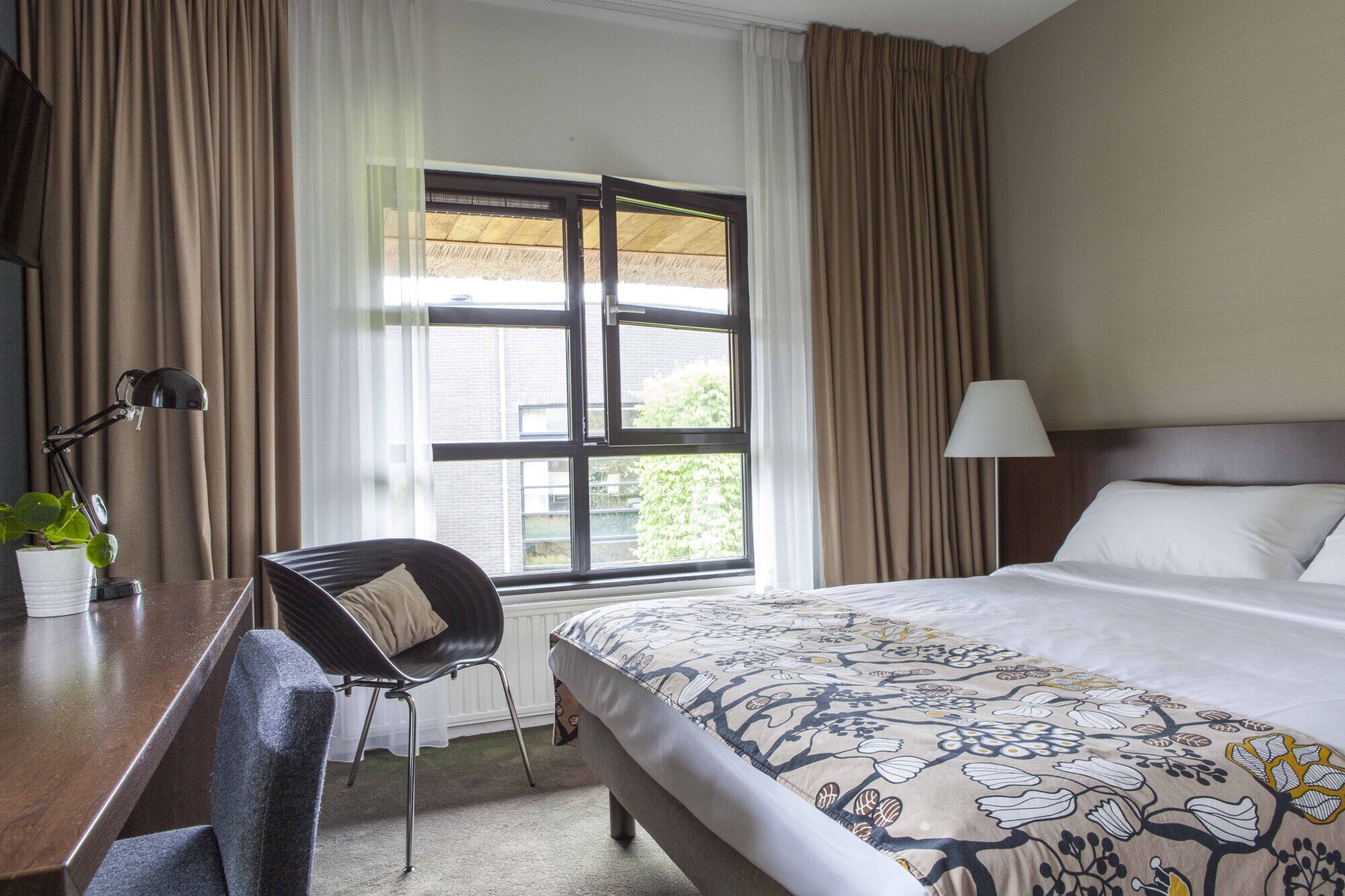 Bed met stoel Small Room.