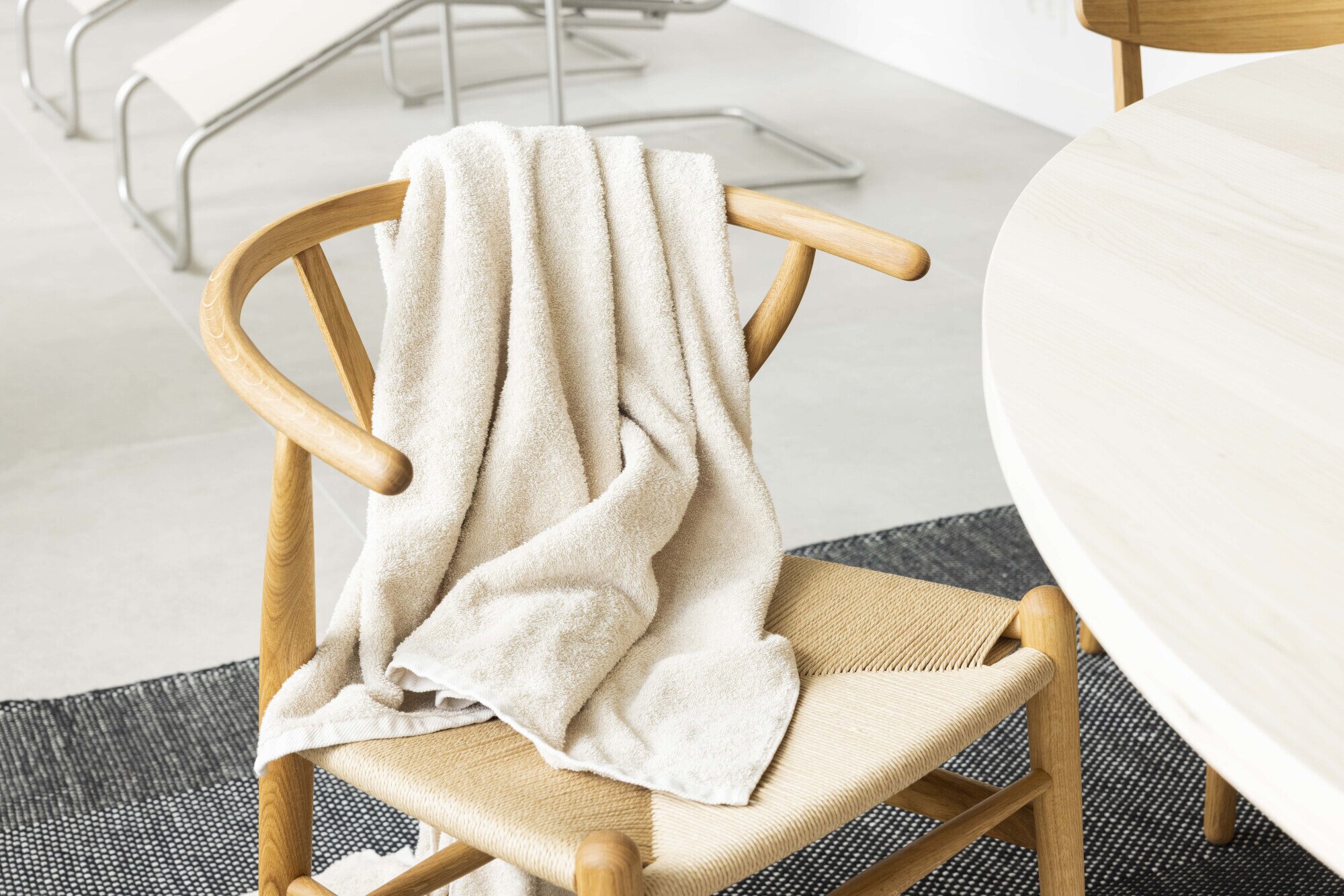 Scandinavische design stoel in Wellness.